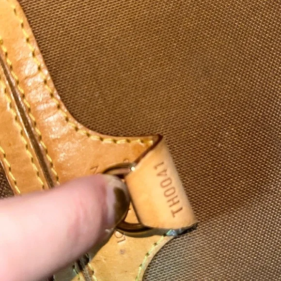 Authentic LOUIS VUITTON monogrammed Ellipse MM Handbag - Picture 8 of 9